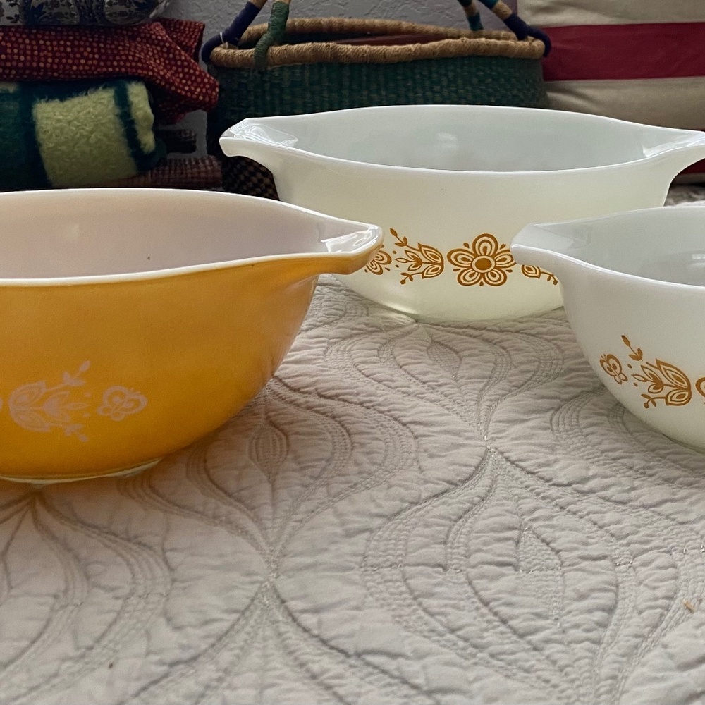 Pyrex/Vintage Set‎ of 3/Gold Butterfly Nesting Mixing Bowls, 1972-1978